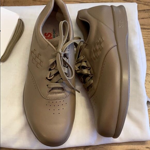 SAS LIGHT BROWN LEATHER SNEAKERS.  NEW - Picture 2 of 13